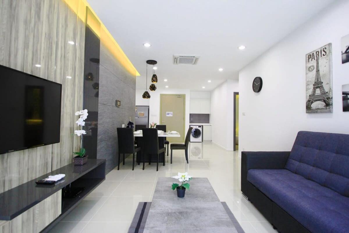 A Stylish High-floor 2br Suasana Views Apartment